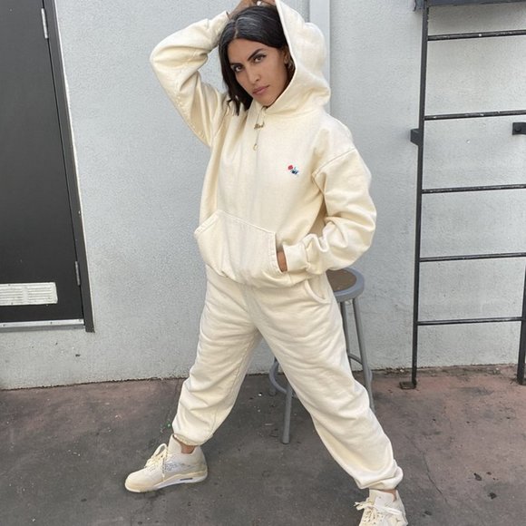 No longer available, but Poshmark won’t let me delete the listing! - Picture 2 of 3